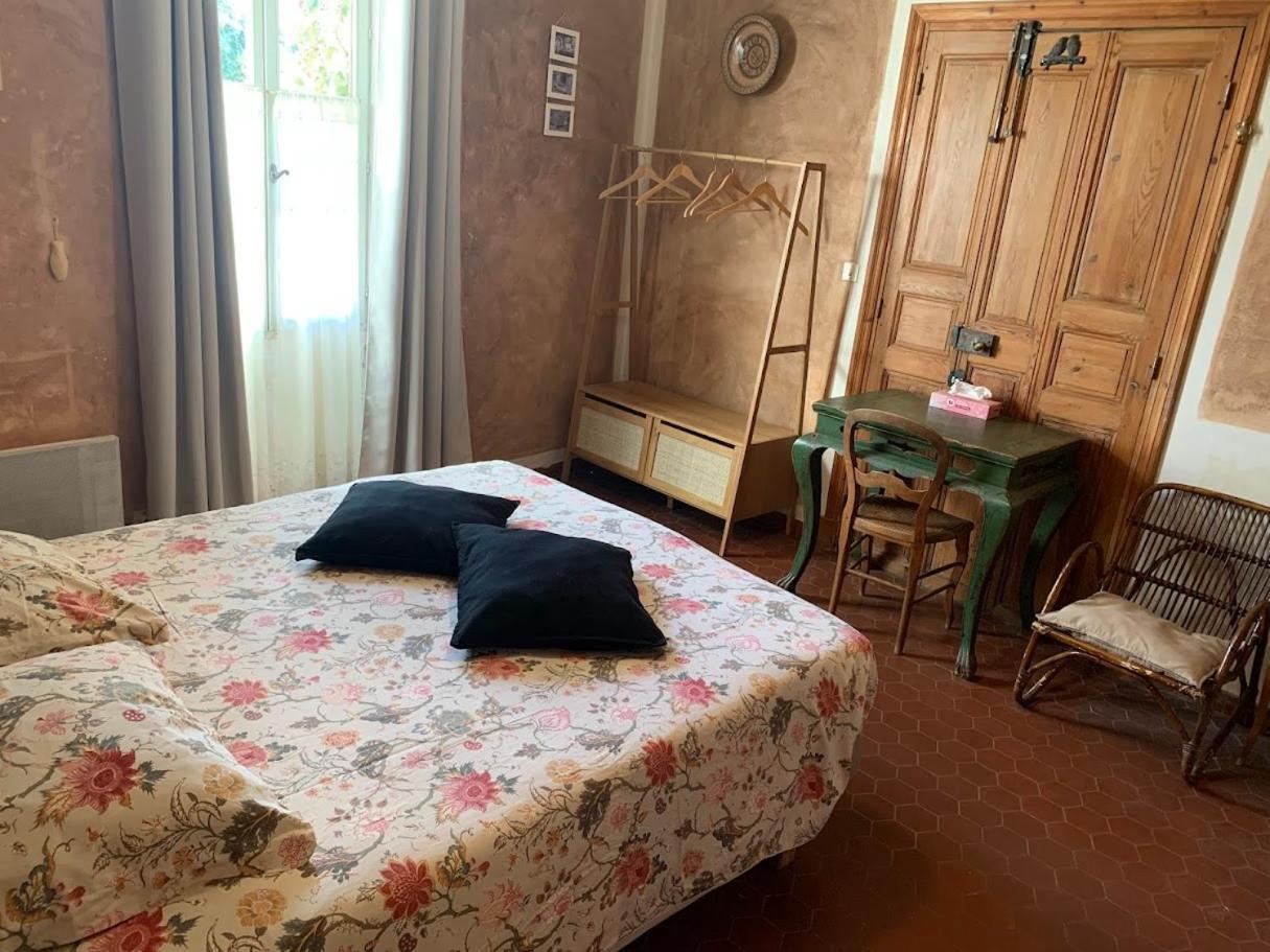 Chambres Et Table D'Hotes Au Brabo Mormoiron Luaran gambar